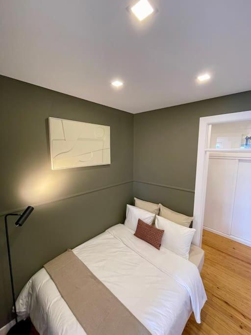 Apartment Stylish & Sunrise From Your Sofa - Stay! *