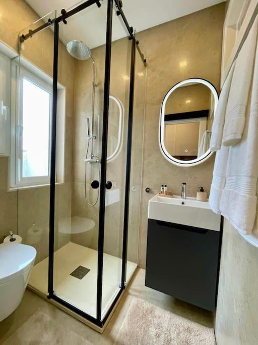 Apartment Stylish & Sunrise From Your Sofa - Stay! Lisbon